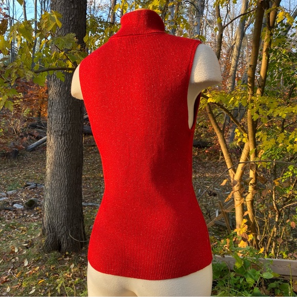 💋red with metallic knit turtleneck sleeveless sweater - Picture 5 of 8